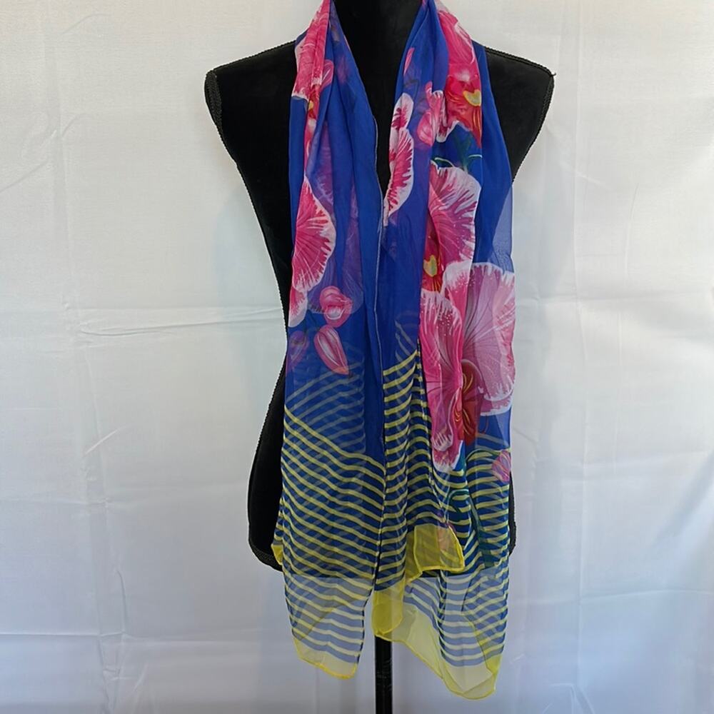 ❤️5/$25❤️ Floral Patterned Scarf
